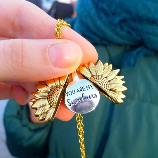 collier au Pendentif Tournesol ( You Are My Sunshine ) , 3 Colories disponibles