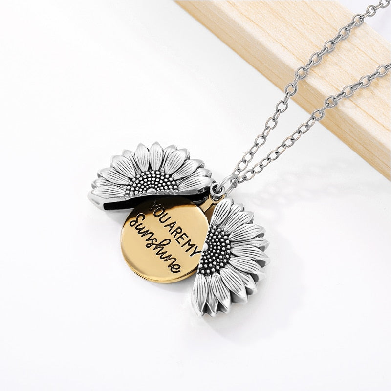 collier au Pendentif Tournesol ( You Are My Sunshine ) , 3 Colories disponibles